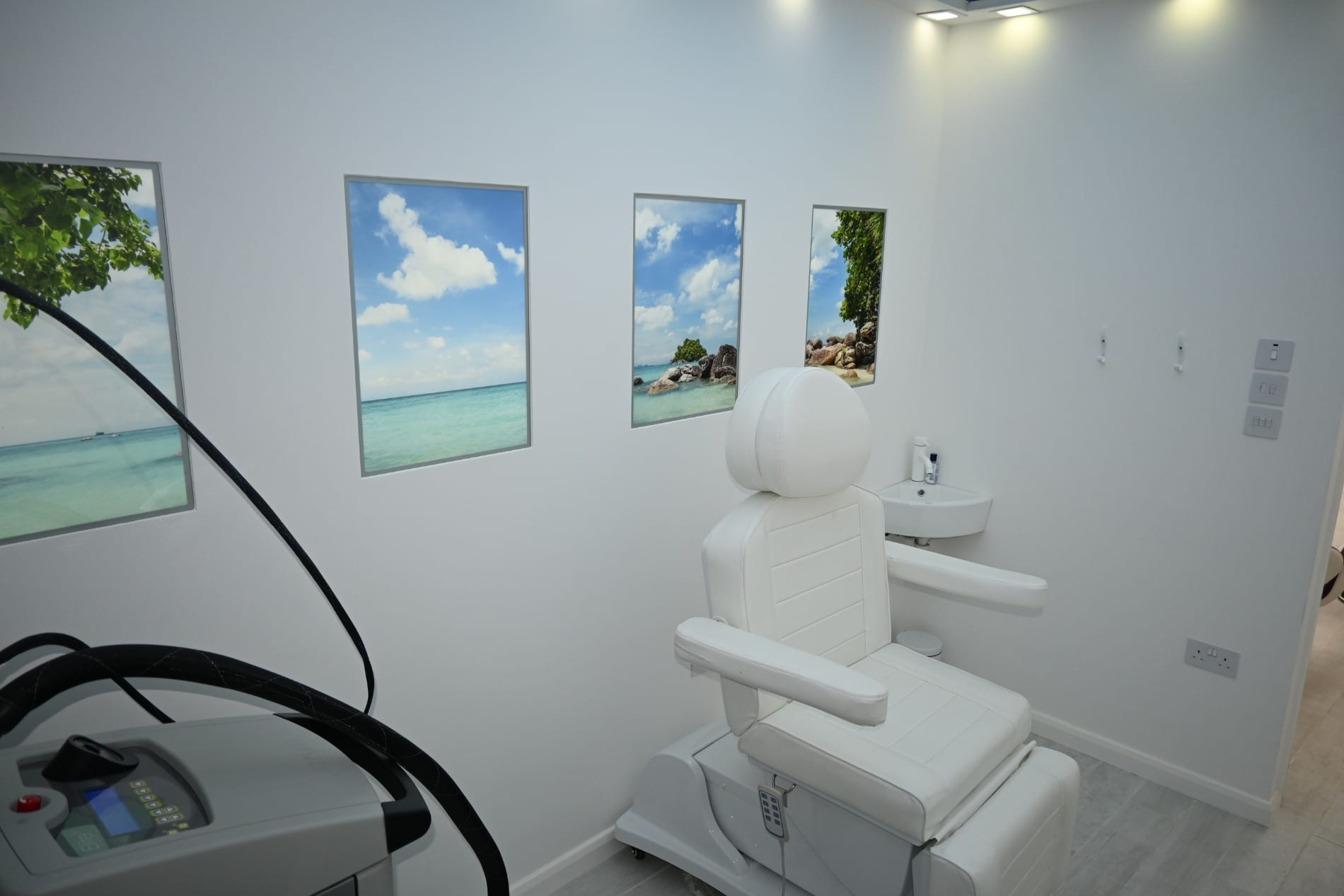 Treatment chair and laser equipment in the clinic room